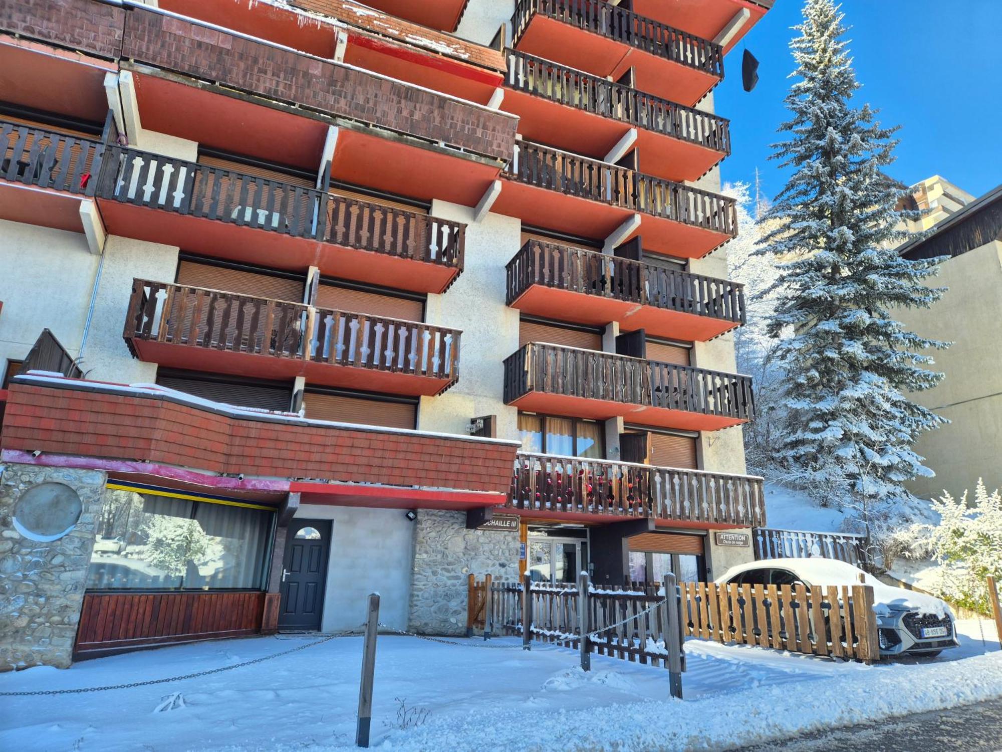 T2 Renove- Praloup 1600-parking Prive, Proche Station Appartement *