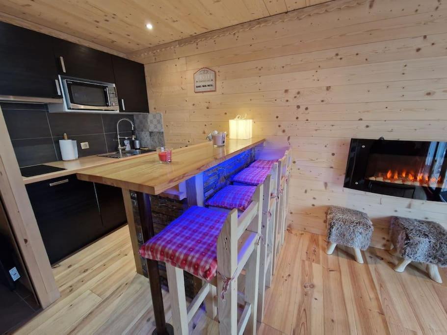 T2 Renove- Praloup 1600-parking Prive, Proche Station Apartment *