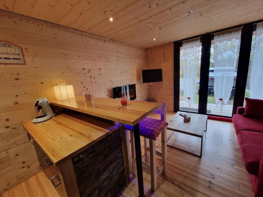 T2 Renove- Praloup 1600-parking Prive, Proche Station Apartment