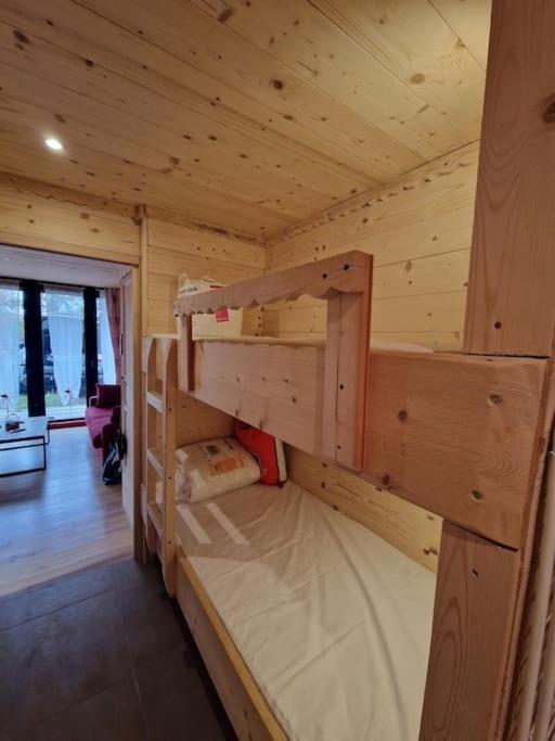 Apartment T2 Renove- Praloup 1600-parking Prive, Proche Station *