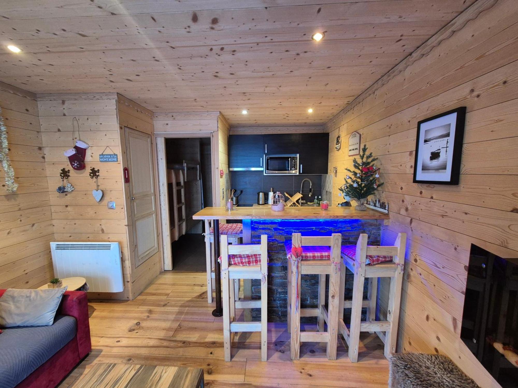 Apartment T2 Renove- Praloup 1600-parking Prive, Proche Station *